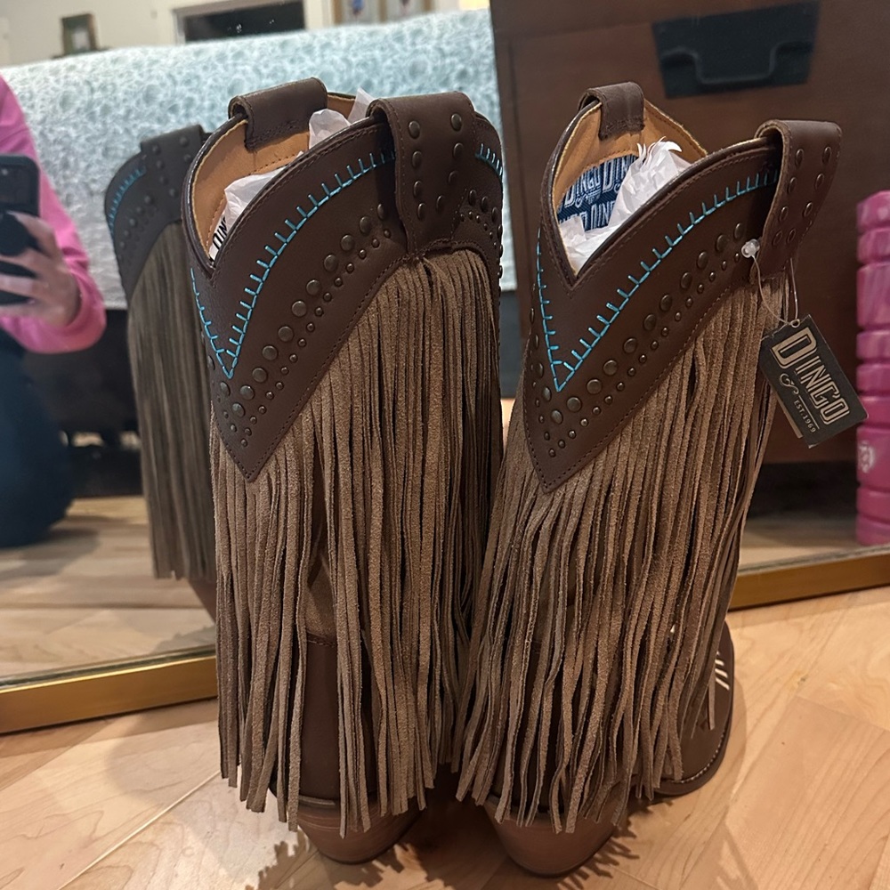Down fringe dingo boot